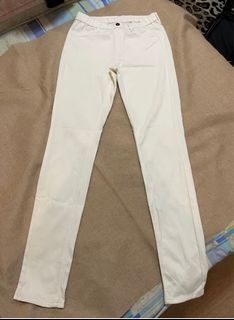 Uniqlo White stretchable jegging Pants