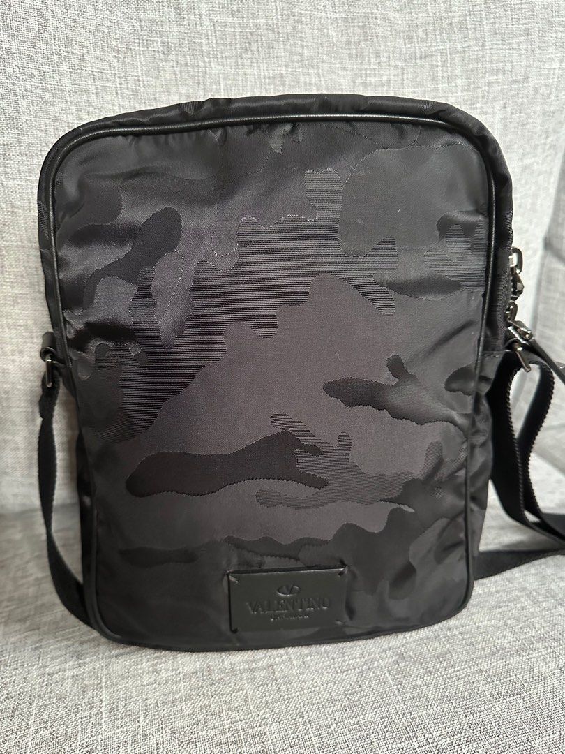 Valentino Men’s Sling (Category: Luxury Bags & Wallets) located in Muntinlupa City. Submitted by onemanila (Listing ID 1303835253, Image 2). Description: Black camouflage texture Valentino men’s sling. Fits a lot. Adjustable strap. Personal bag bought in Valentino Singapore. Will come with a dust bag. And xerox of the receipt. .