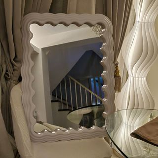 Aesthetic Wavy mirror with lights