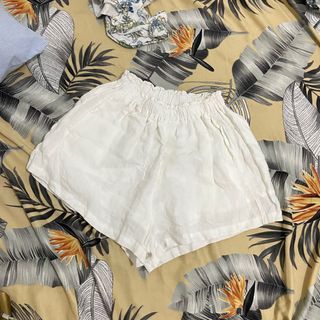 White Linen HW Shorts