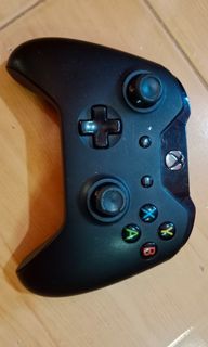 Xbox one original controller ( untested)