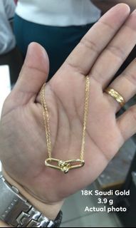 18K Saudi Gold Hardware Center Necklace