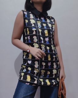 2 FOR 500 - BLACK PRINTED GRAPHIC SLEEVELESS SATIN SILK BLOUSE WITH BLACK COLLAR SMALL 032403