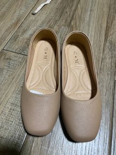 [30]	nude sandals size 6