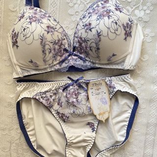 （分類：）位於 。 由 murielli 提交（商品編號 1303948118，圖片 1）。簡介： 。