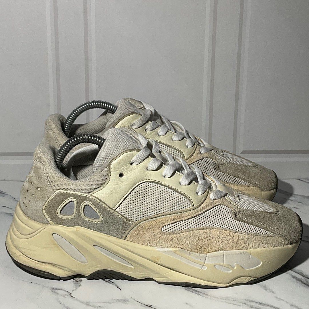 Adidas yeezy 700 size 41