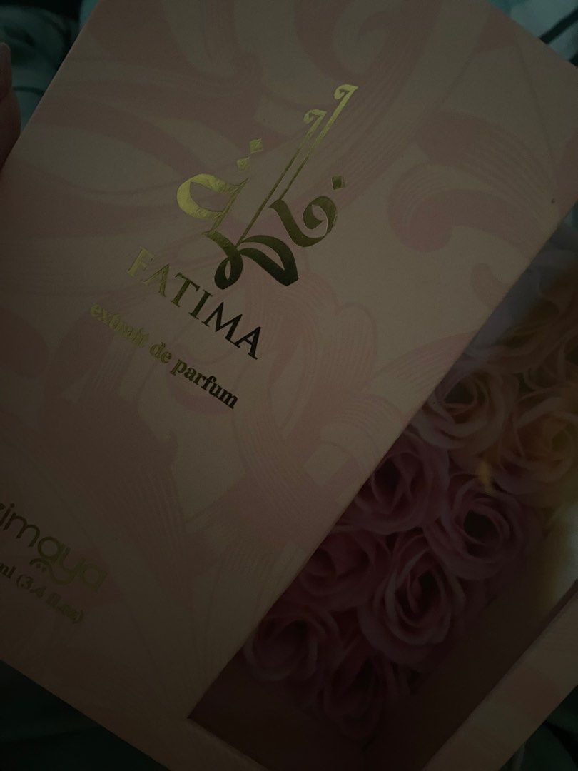 Afnan Zimaya Fatima 100ml (Category: Fragrance & Deodorants) located in Quezon City. Submitted by cookiekay (Listing ID 1303981771, Image 2). Description: Still comes with the box 📍QC AROUND 85-90% juice level (see photo for reference) DECLUTTERING.