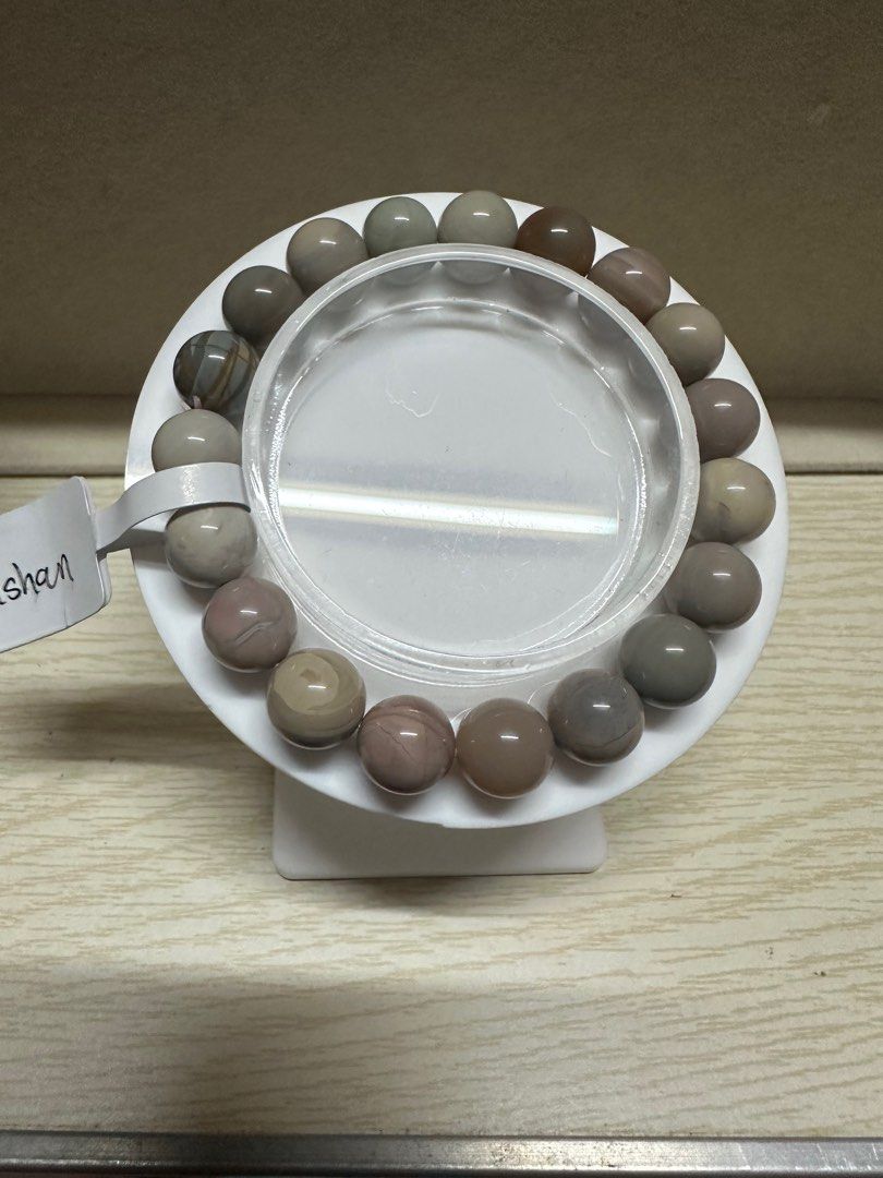 Alashan Agate Bracelets 10/11mm (Category: Bracelets) located in Mandaluyong City. Submitted by vanic (Listing ID 1303985371, Image 2). Description: Wrist Size: 16cm 10mm - 450php 11mm - 500php.