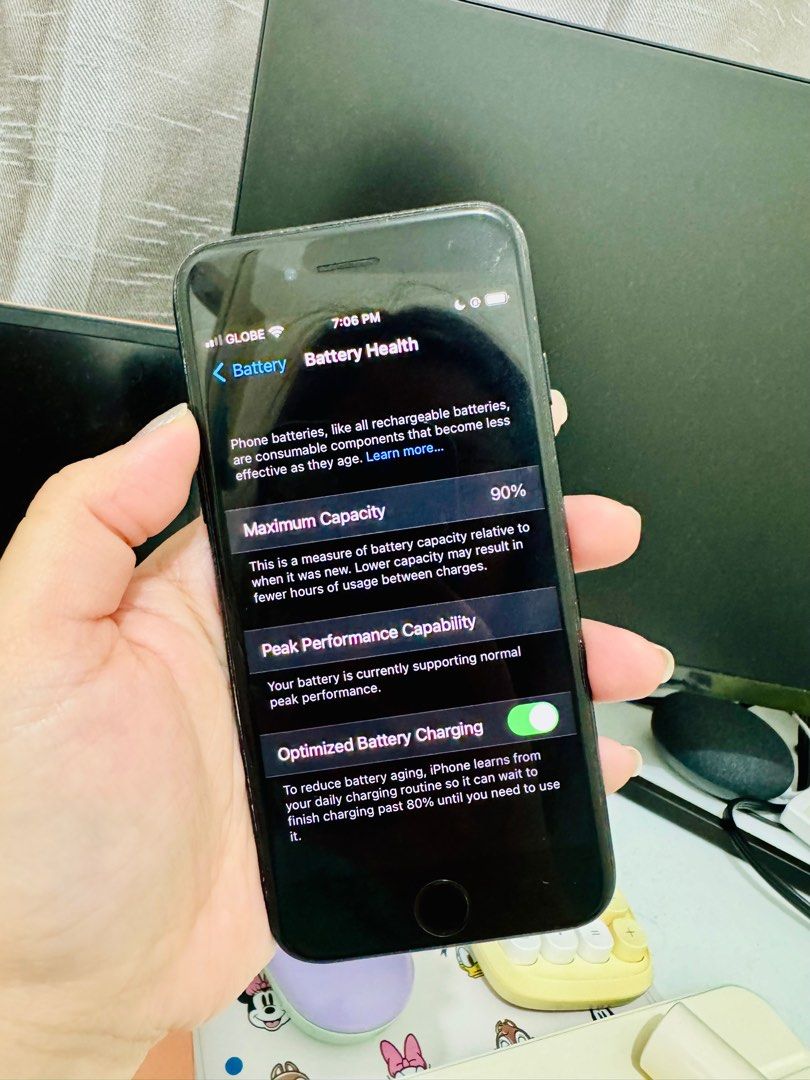 Apple Iphone 7 (Category: iPhone 7 Series) located in Quezon City. Submitted by brandbureau (Listing ID 1304022850, Image 2). Description: Good condition no issues Iphone 7 32GB some scratches on the back / side free case.