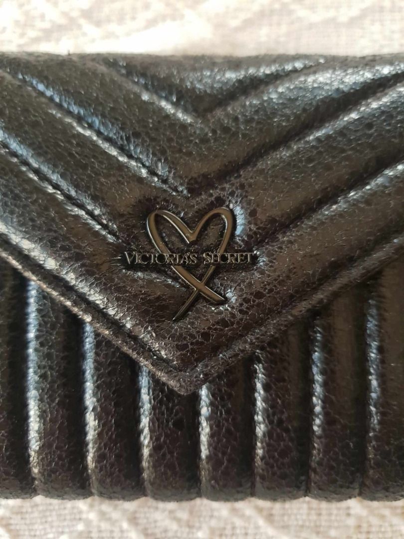 Authentic Victoria's Secret Black Wallet (Category: Wallets & Card holders) located in San Fernando. Submitted by gracefulfinds (Listing ID 1303929560, Image 2). Description: Item: Authentic Victoria's Secret Black Wallet Reason for selling: Declutter Flaws: None Payment methods: GCash / BPI Bank Transfer Delivery Options (to be shouldered by buyers): Within Pampanga area - via Lalamove Other provincial areas - via LBC (COP) To my dear buyers, So