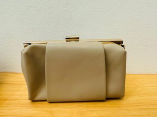 Biege clutch bag (NO chain sling included)