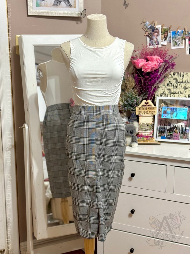 Black and white Zalora midi pencil skirt Women s Fashion Bottoms Skirts on Carousell