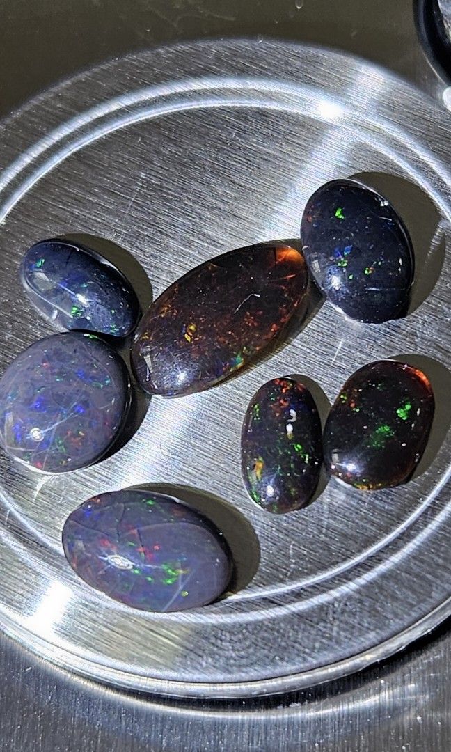 Indonesian black opal top