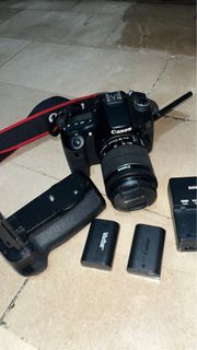 Canon 70D DSLR with Kit lens and 2 battery