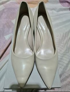 Charles & Keith Pointed-Toe Pumps Heels in Chalk Beige (size 35)