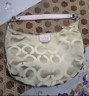 (Category: ) located in . Submitted by nuyuls (Listing ID 1303926123, Image 1). Description: .