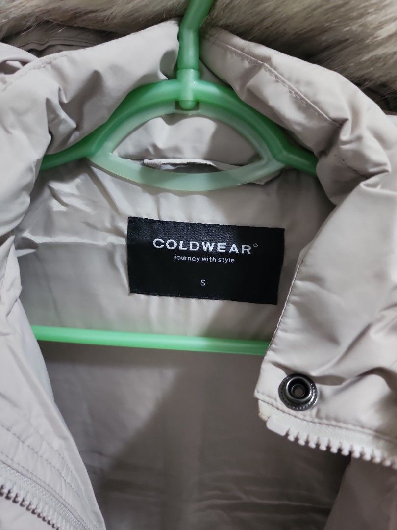 Winter Down Jacket (Category: Babies & Kids Fashion) located in Singapore. Submitted by juneree (Listing ID 1304000096, Image 3). Description: .