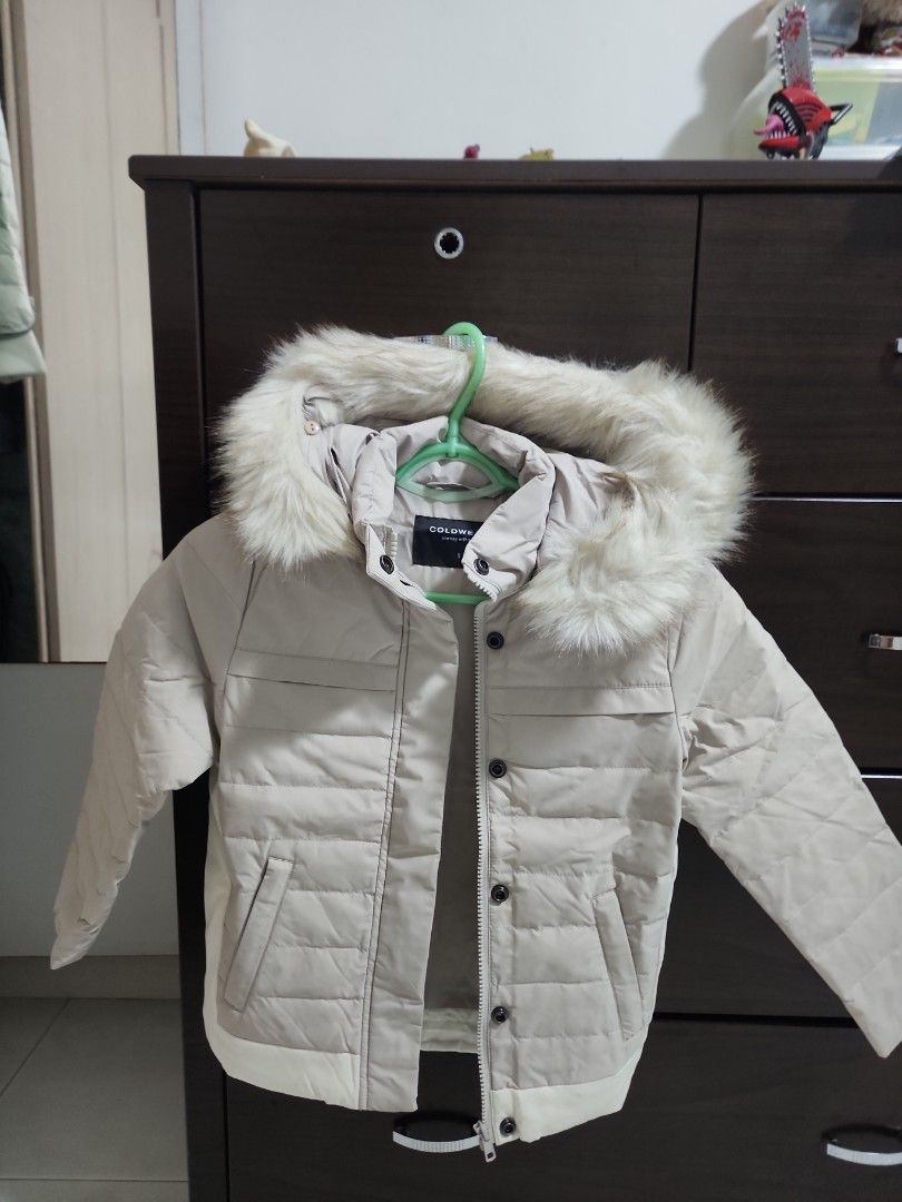 Winter Down Jacket (Category: Babies & Kids Fashion) located in Singapore. Submitted by juneree (Listing ID 1304000096, Image 1). Description: .