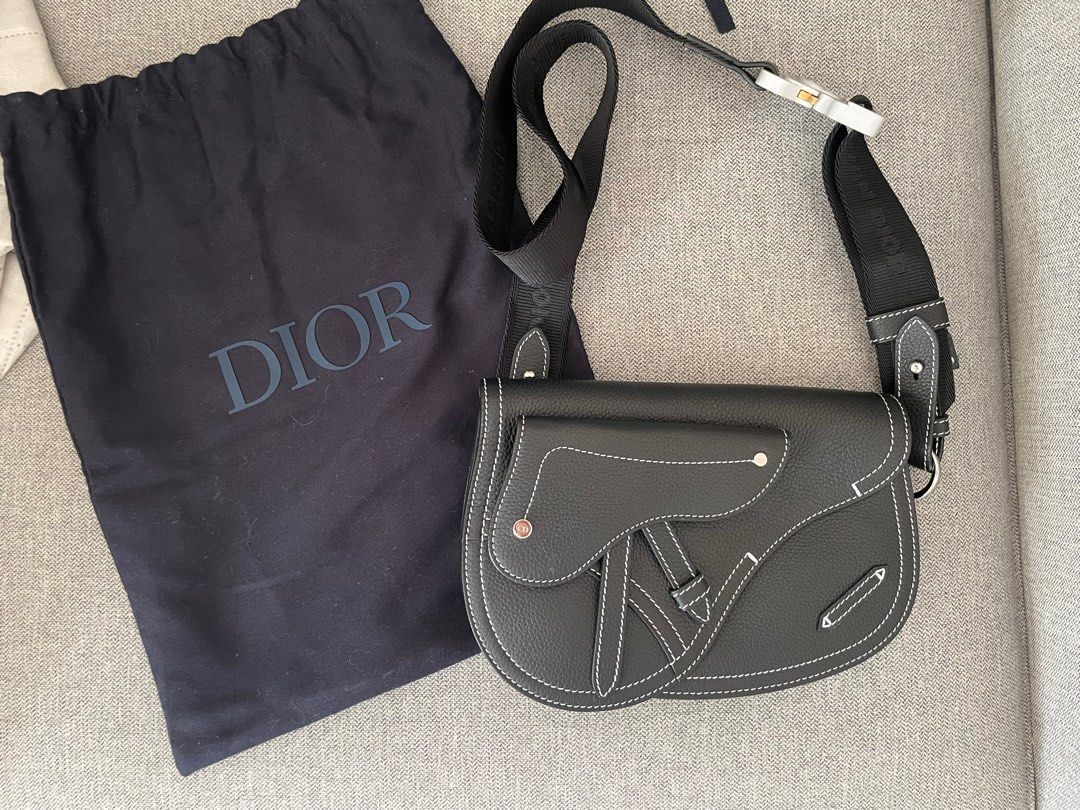 Dior saddle bag small (men) (Category: Luxury Bags & Wallets) located in Rizal. Submitted by rockythecat (Listing ID 1303965560, Image 1). Description: Almost new, tried once only. Bought in canada for 130k++.