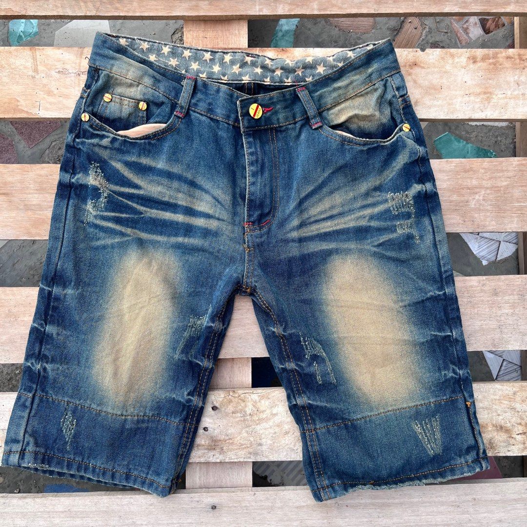 Dsquared walkshort (Category: Shorts) located in San Fernando. Submitted by sarolajvin92949 (Listing ID 1304017706, Image 1). Description: Off/legit Dsquared walkshort Unique colorway Dimes: 32 waist 21.5 length Excellent to new For only 485 shipped Loc: Sanfernando cebu Payment thru gcash/palawan Shipment via j&t Pm.