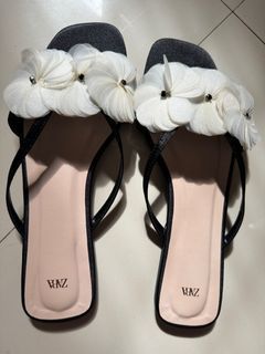 Flower line sandals