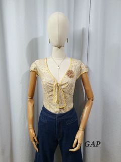 Gap blouse with free crochet brooch