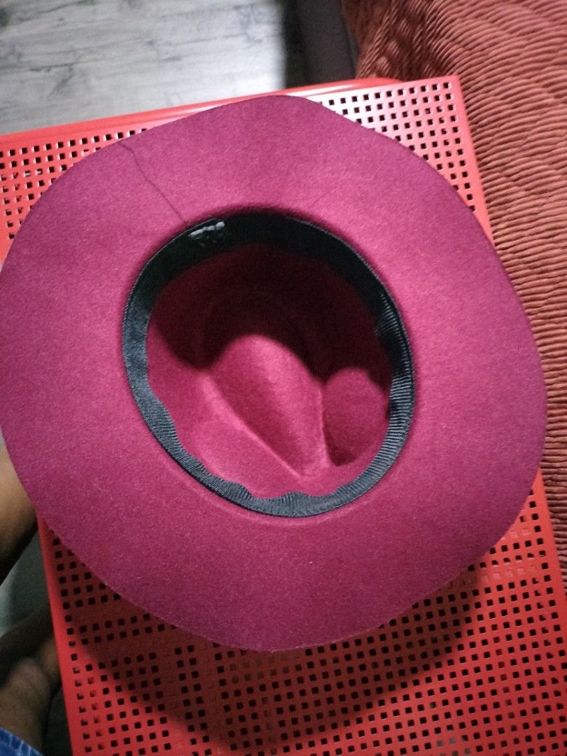 Hat (Category: Caps & Hats) located in Singapore. Submitted by reydevan813 (Listing ID 1304092556, Image 3). Description: 1 for 7, 2 for 10. Can meet or mail..