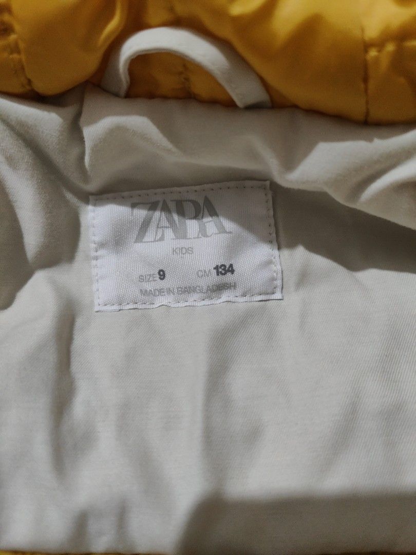Jacket (Category: Babies & Kids Fashion) located in Singapore. Submitted by edkon123 (Listing ID 1304061712, Image 3). Description: size in picture. brand: Zara hardly worn..