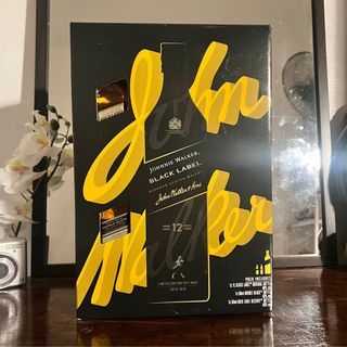 Johnnie Walker Black Label Scotch Whiskey Limited Edition Gift Pack