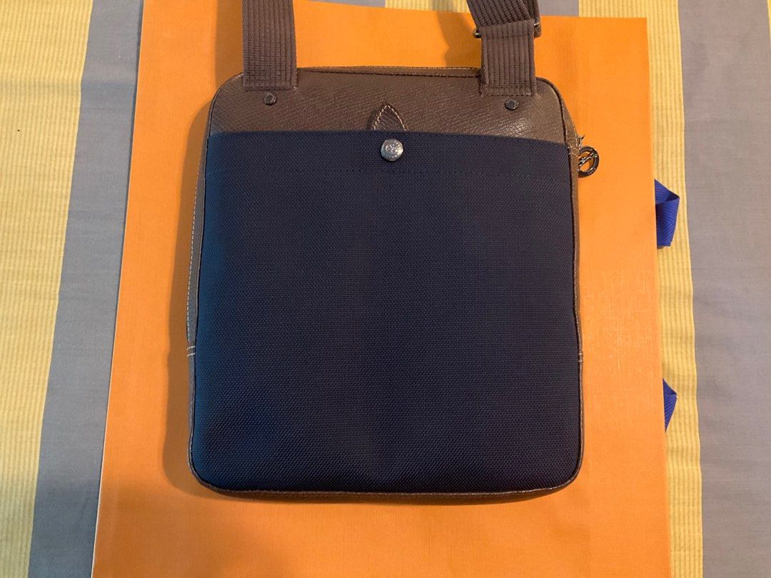 Like New Longchamp Boxford Men Canvas Leather Crossbody Messenger Sling Bag NAVY, Men's Fashion