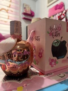 Limited Edition Collectible Hello Kitty Apple Wine
