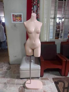 MANEQUIN 800php up and down(photo copyright)