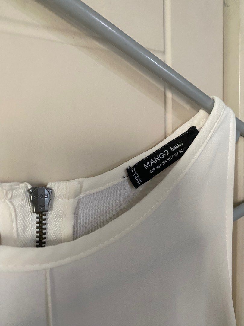 Mango Sleeveless (Category: Sleeveless) located in Quezon City. Submitted by inxshop (Listing ID 1304010801, Image 3). Description: Check close-up photo for tag details. RFS: decluttering Fits XS to S frames Pick-up/Rider fee c/o Buyer.