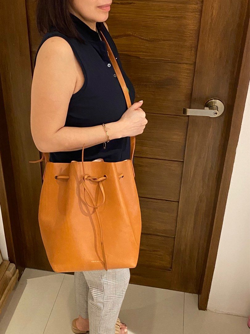 Mansur Gavriel bucket bag (Category: Luxury Bags & Wallets) located in Makati City. Submitted by abygi88 (Listing ID 1084179097, Image 1). Description: Very excellent condition. .