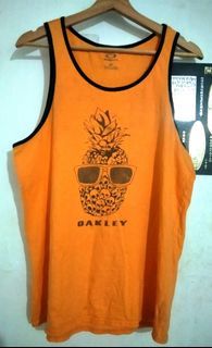 Oakley tank tops size US Small or medium Asia