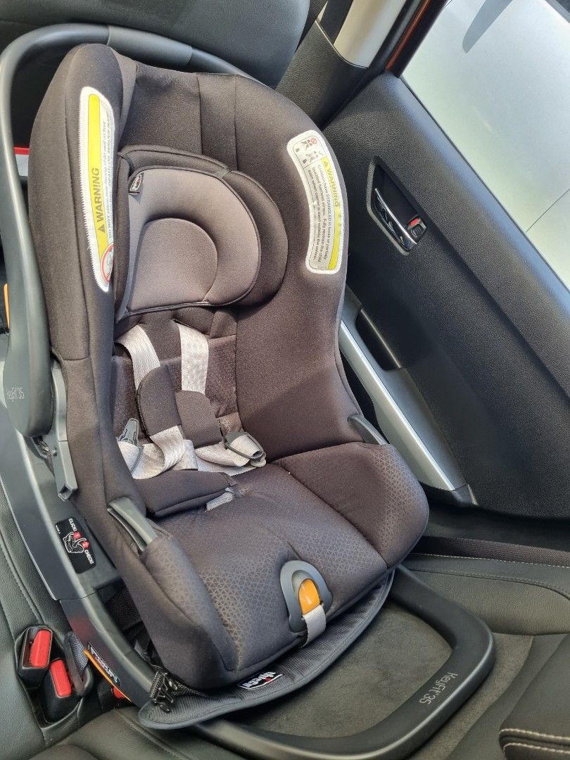 [Preloved Baby Items] Chicco Key Fit 35 (Category: Car Seats) located in Quezon City. Submitted by _jfa_ (Listing ID 1256131909, Image 2). Description: Brand: Chicco Items: KeyFit 35 car seat set Features: - up to 32 inches tall - up to 35 pounds - includes UPF50+ canopy - adjustable head rest height Condition: 9 out of 10 (with box) RFS: Fund raising to switch to booster. FREEBIE!!! Chicco Bravo Stroller Condition: 7 out of 10 (no box).