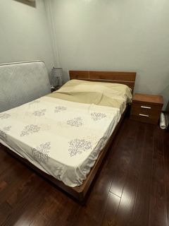 Queen size bedframe with matress