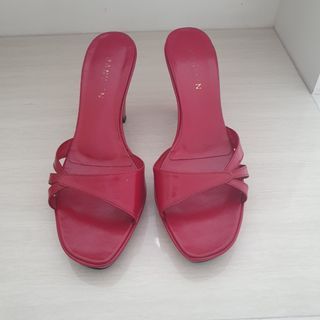 Red wedge shoes