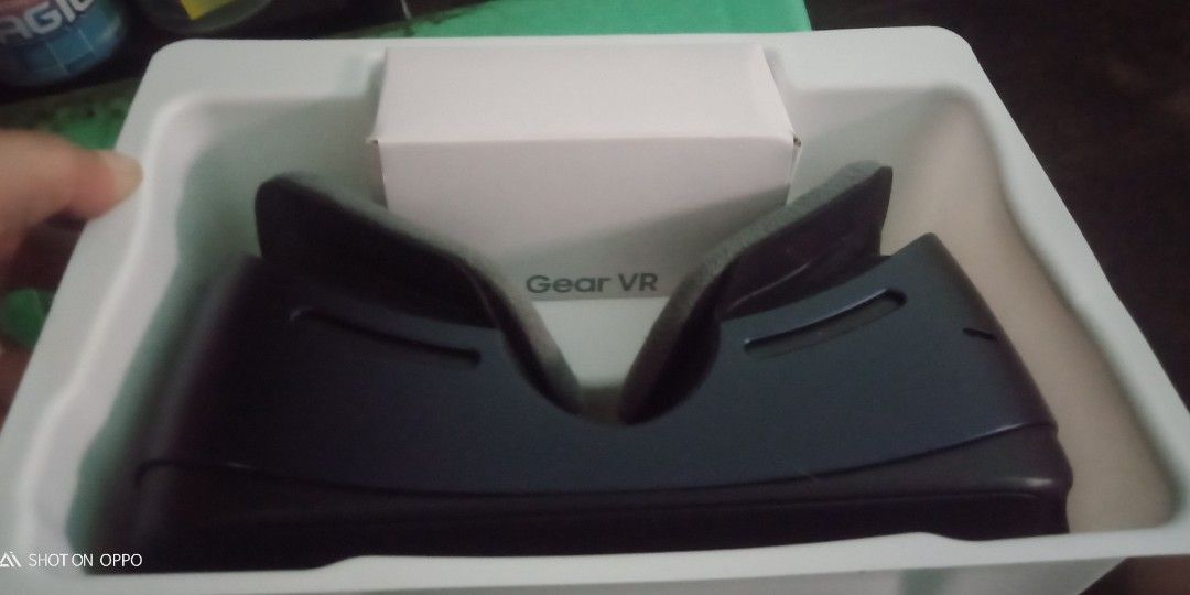 Samsung gear vr (Category: Virtual Reality) located in Las Pinas. Submitted by mommys_koleksyon011 (Listing ID 1303951141, Image 2). Description: padala lng po xa.