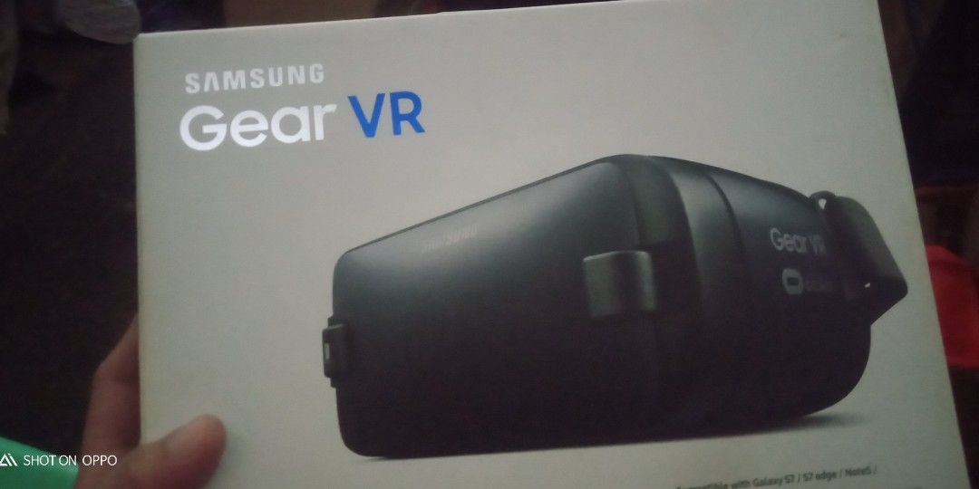 Samsung gear vr (Category: Virtual Reality) located in Las Pinas. Submitted by mommys_koleksyon011 (Listing ID 1303951141, Image 1). Description: padala lng po xa.