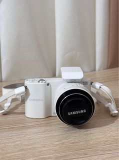 Samsung NX1000 Mirrorless Wi-Fi Digital Camera with 20-50mm Lens (White)