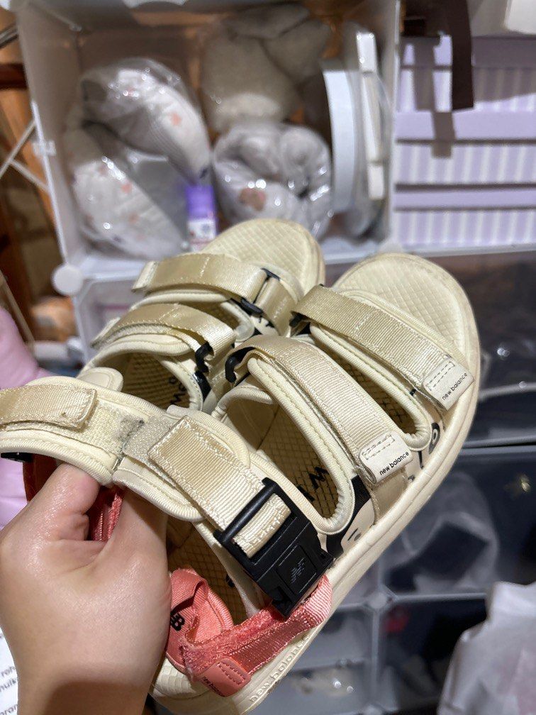 Sepatu sandal new balance