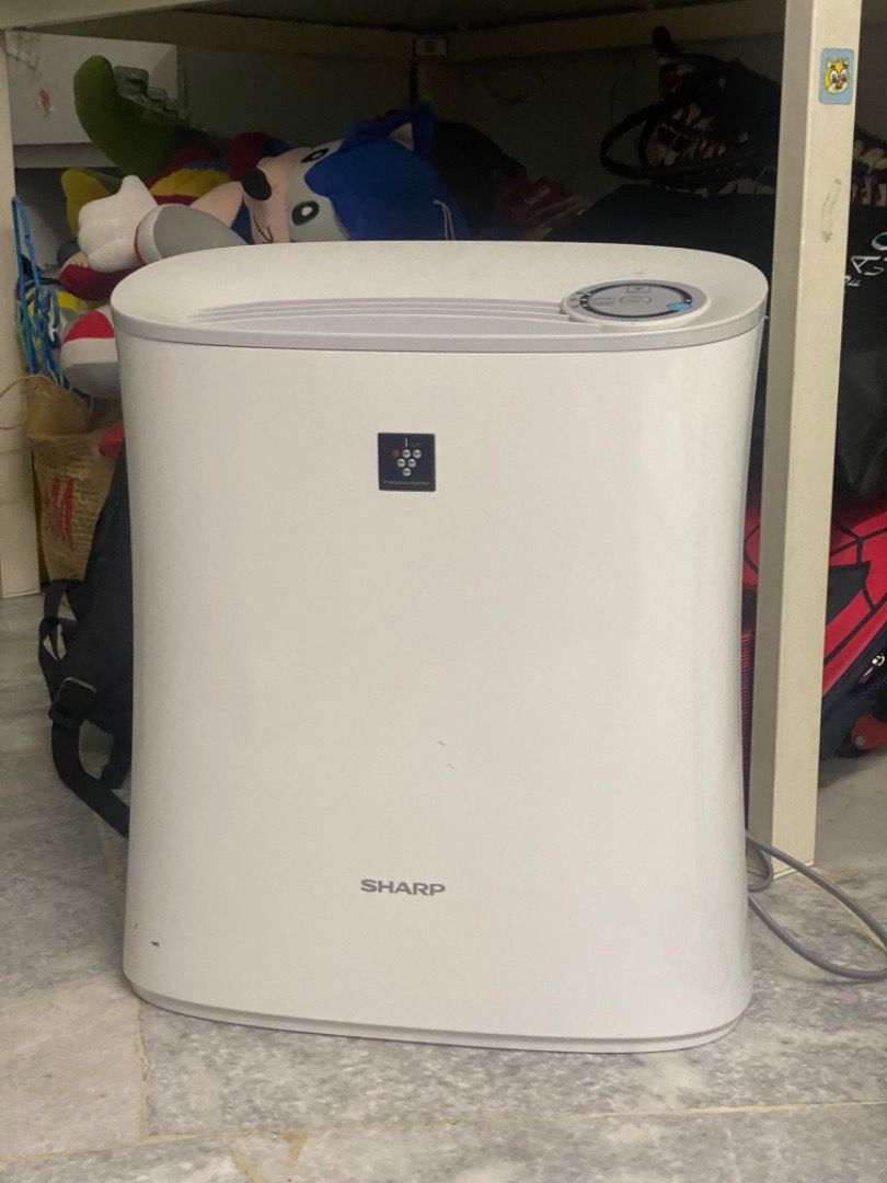 Sharp Purifier (Category: Air Purifiers & Dehumidifiers) located in Kuala Lumpur. Submitted by goldenmountain.78f8d4 (Listing ID 1304054404, Image 1). Description: In a good condition, already have others purifier. Nego till let go.