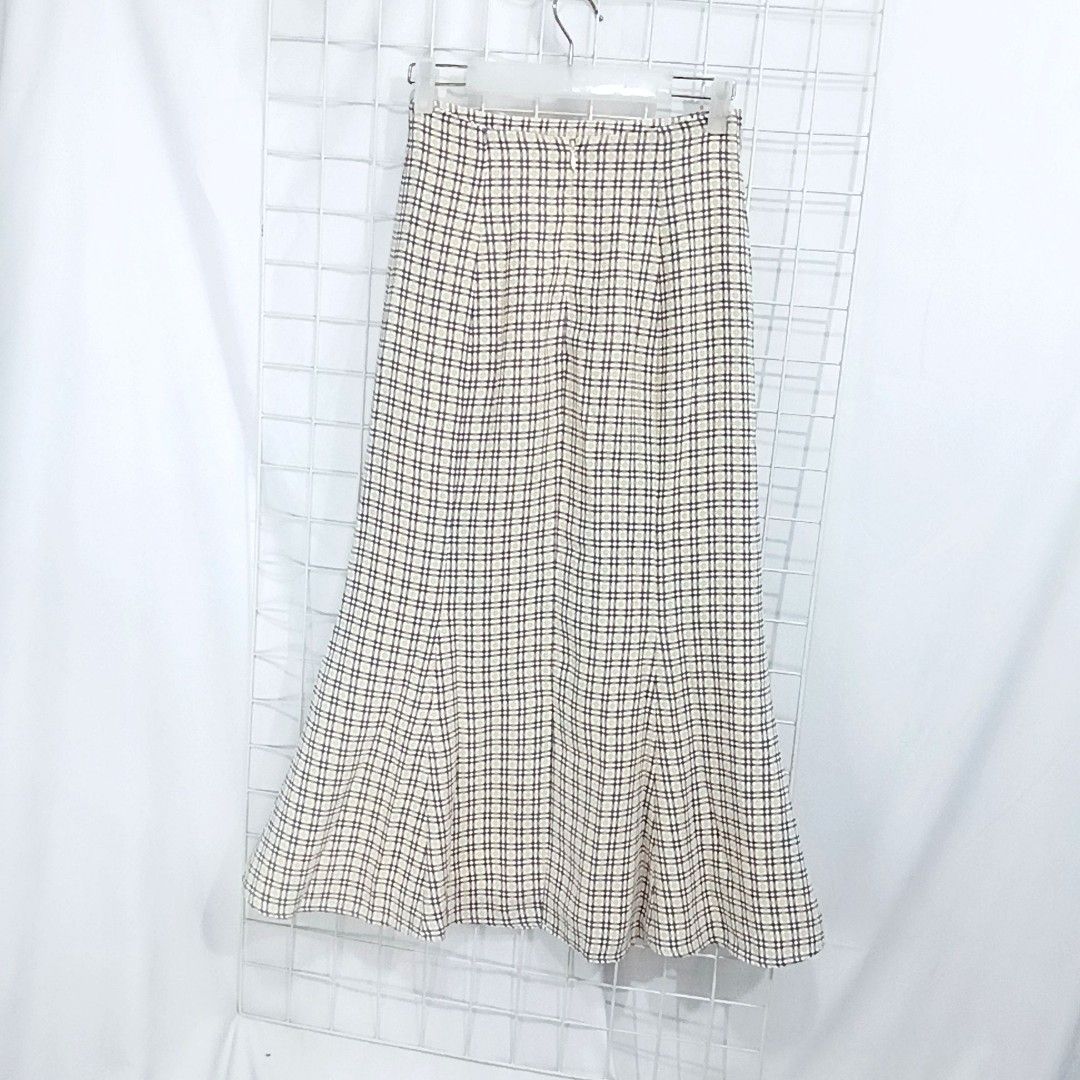 Japan Ruffle Knit Snidel Japan Brand NWT Ruffle Midi Skirt, Fesyen Wanita, Pakaian Wanita ...