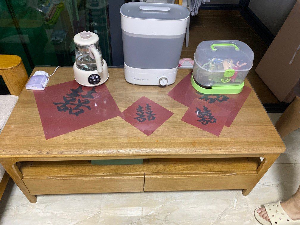 Solid wood tea table (Category: Tables & Sets) located in Singapore. Submitted by yee555 (Listing ID 1304034212, Image 1). Description: Solid wood tea table. .