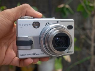 Sony Cyber-shot DSC-V1 Vintage Digital Camera Digicam