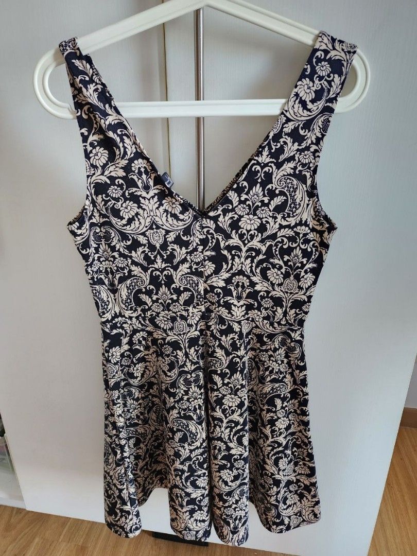 SUPER SALE! Forever 21 Dress - Medium (Category: Dresses) located in Mandaluyong City. Submitted by ynnna (Listing ID 1304074430, Image 3). Description: never used.