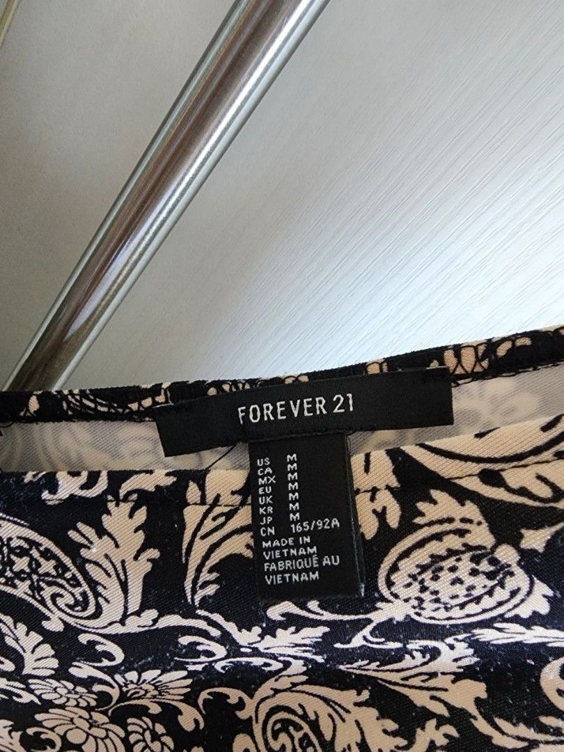 SUPER SALE! Forever 21 Dress - Medium (Category: Dresses) located in Mandaluyong City. Submitted by ynnna (Listing ID 1304074430, Image 2). Description: never used.