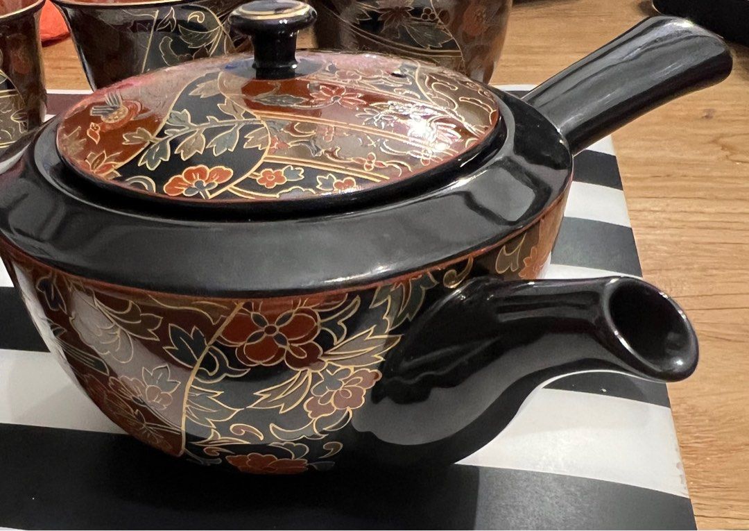 Tea Set (Category: Coffee & Tea Tableware) located in Singapore. Submitted by tyukiii (Listing ID 1304046178, Image 2). Description: Brand new beautiful tea set Comes with 5 matching cups Self collect at 824613.