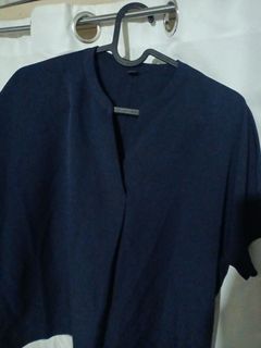 Uniqlo dark blue vneck blouse